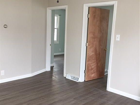 3rd image of 520 Courtland St