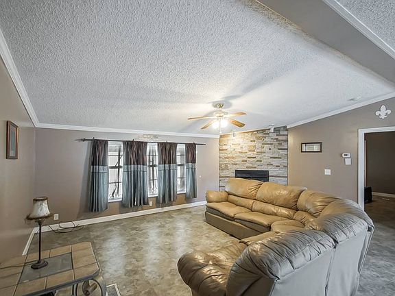 4th image of 45156 Chartin Ln