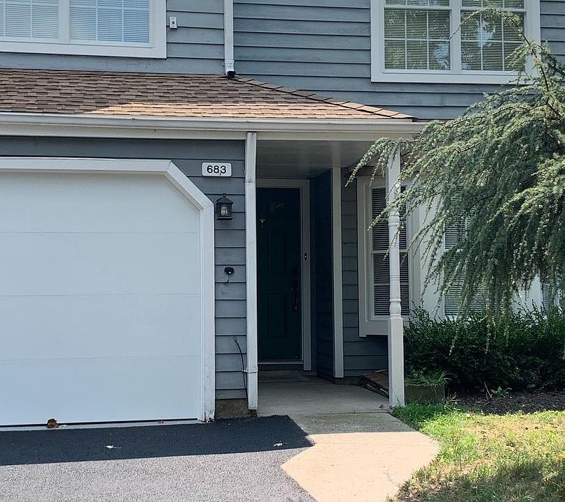 1st image of 683 Danbury Ct