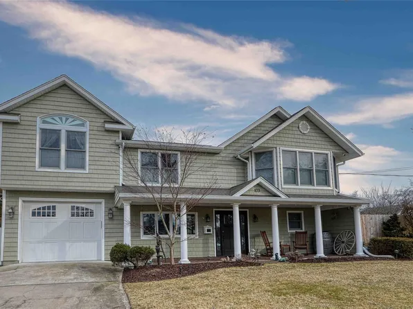 103 Dale Drive, Oakdale, NY 11769