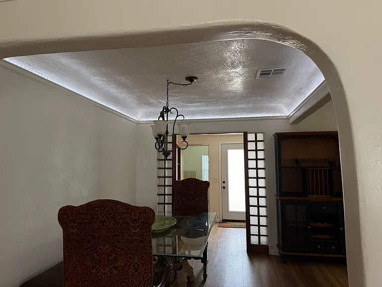 115 W D St — Photo 3