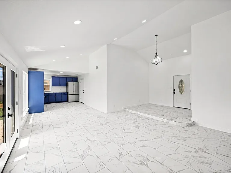 12831 Nyack Dr — Photo 11