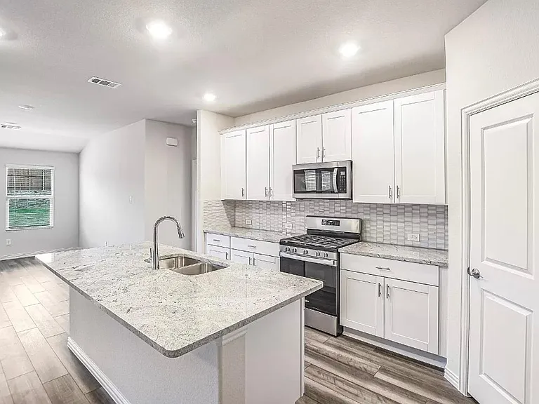 2636 Oneida Ln — Photo 3