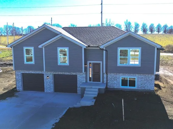 1311 SW Burns Cir, Oak Grove, MO 64075