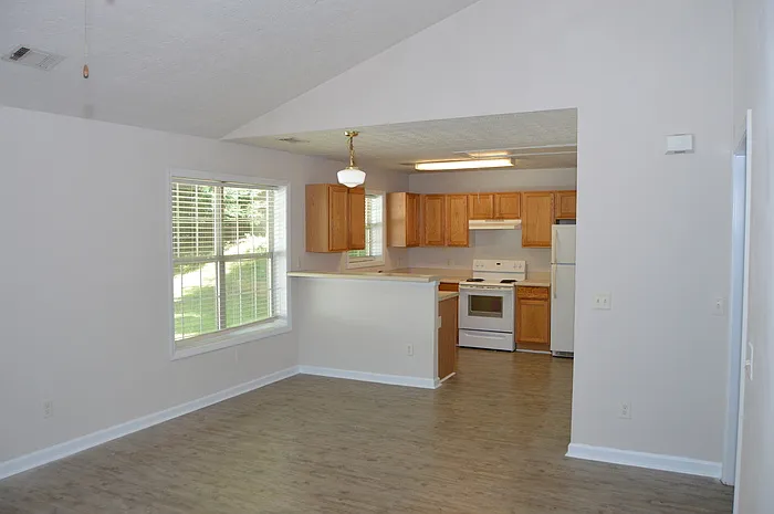 9060 Belaire St — Photo 5