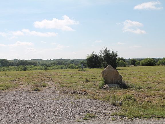 2nd image of 688 Comanche Lake Rd