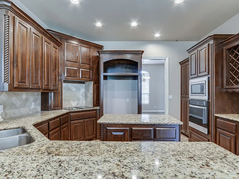 3341 Heritage Green Cir — Photo 25
