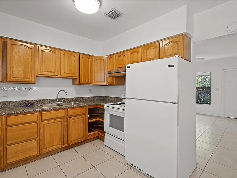 501 SW 9th St #1-2 — Photo 9