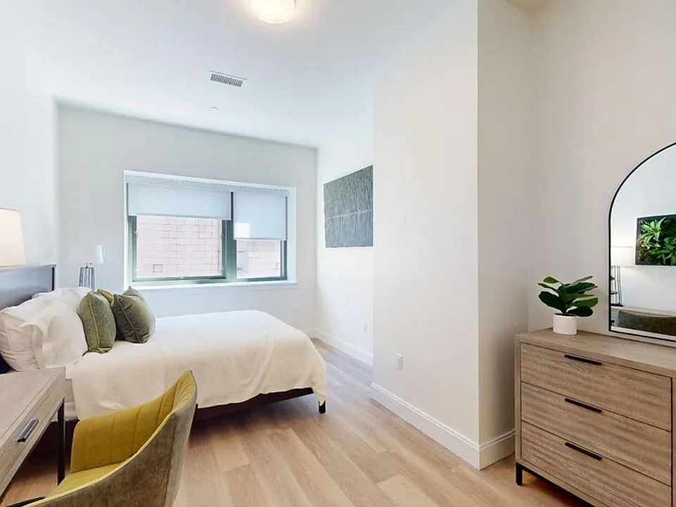 1077A Commonwealth Ave #248