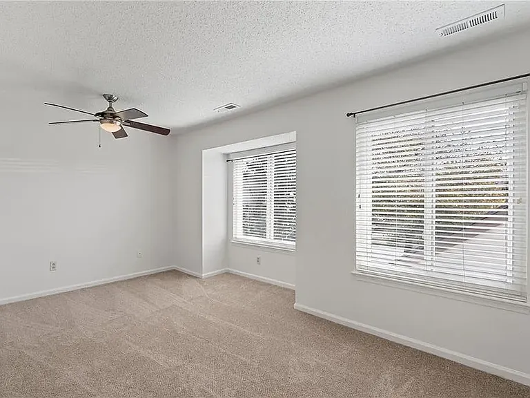 732 Hecate Dr — Photo 2