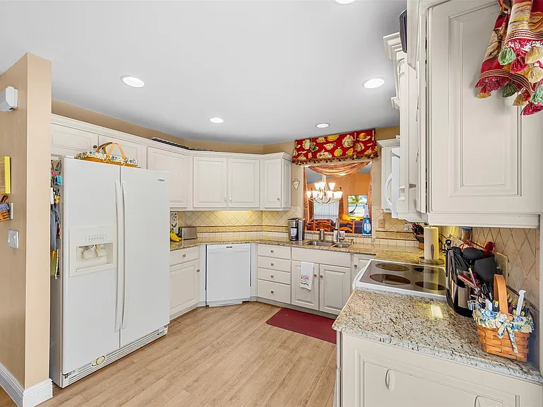6809 SE Yorktown Dr — Photo 7