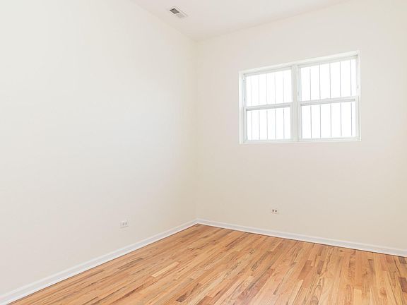 5th image of 1440 N Washtenaw Ave APT 2