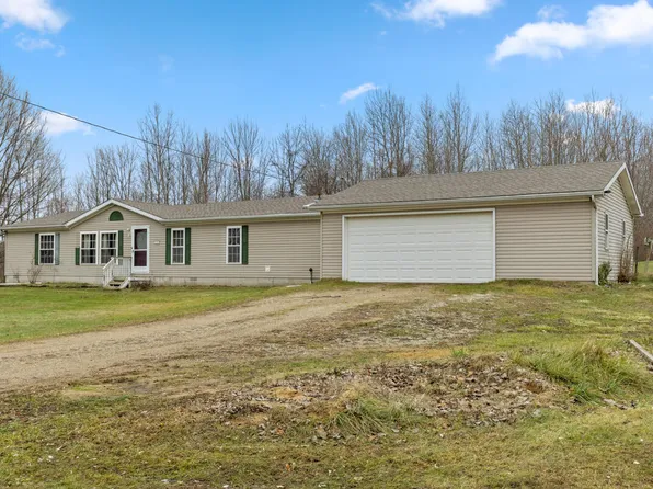 1281 64th St, Fennville, MI 49408