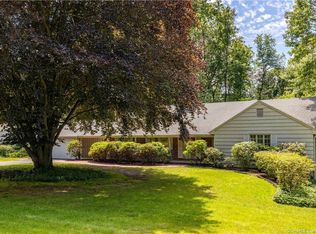 97 Carriage Dr, Avon, CT 06001