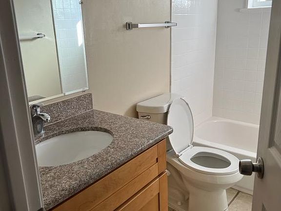 5th image of 939 Villa Ave APT 8