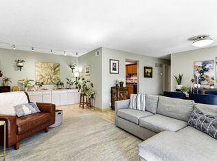6305 Colony Way APT 2B, Edina, MN 55435