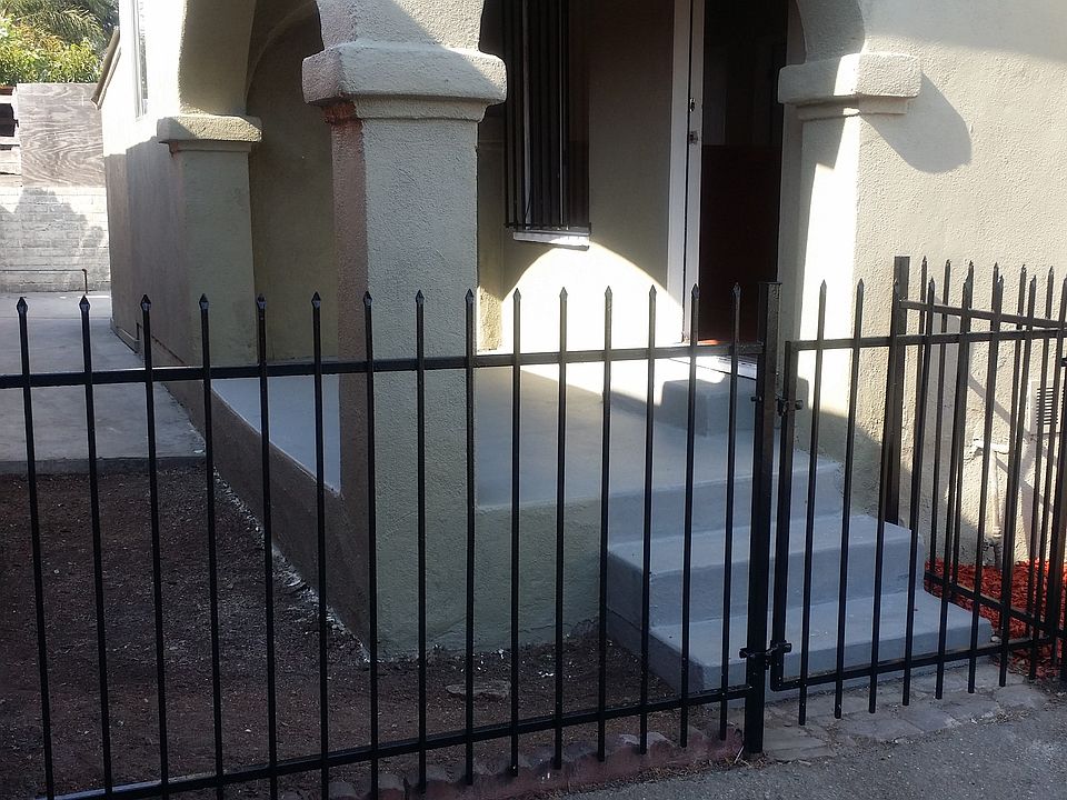 1st image of 527 E Hyde Park Blvd