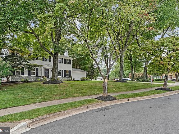 2nd image of 1923 Saybrook Ct