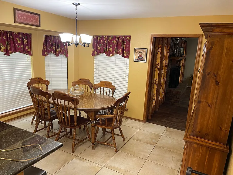 5604 Kenilworth Cir — Photo 10