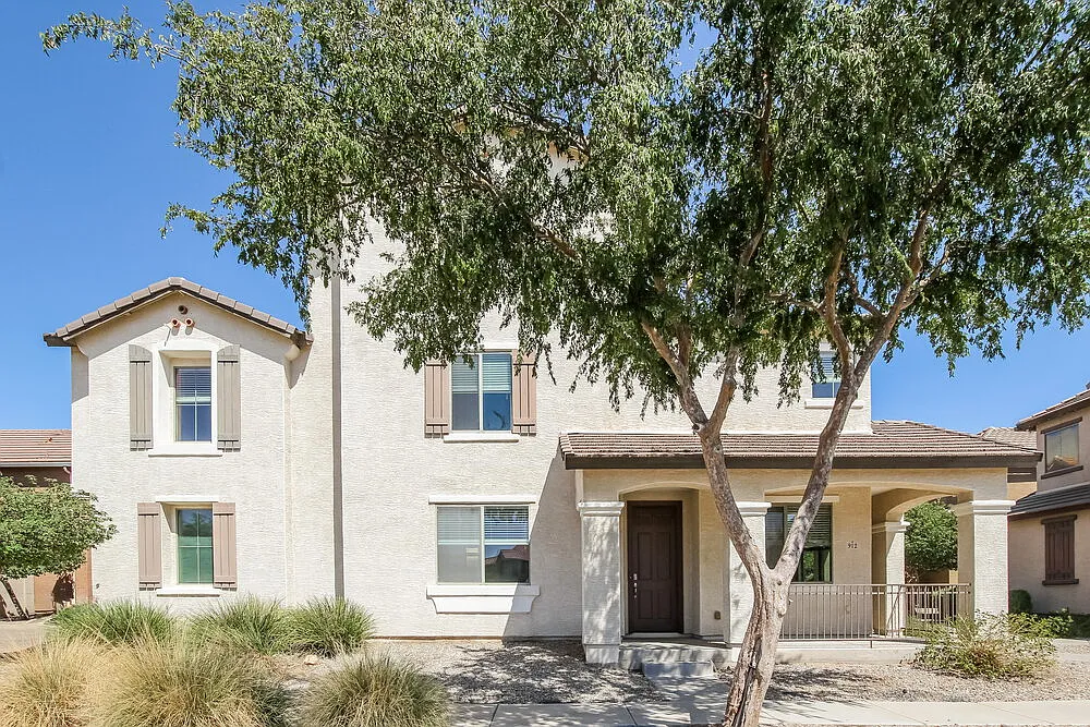 3 bed, 2.5 bath, 2264 sqft, $2,090 — Photo 1