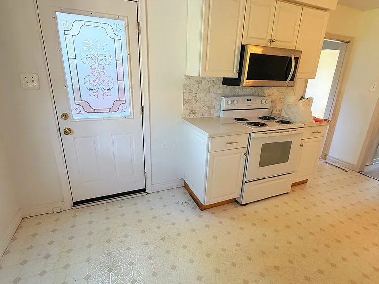 481 Hounslow Ave — Photo 6