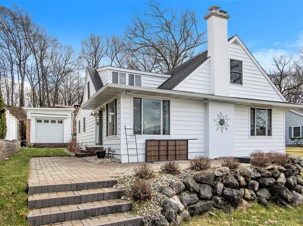238 E Gull Lake Dr, Augusta, MI 49012