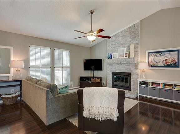 3rd image of 313 Springoak Ln