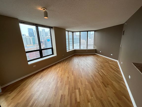 5th image of 400 N La Salle Dr APT 1301