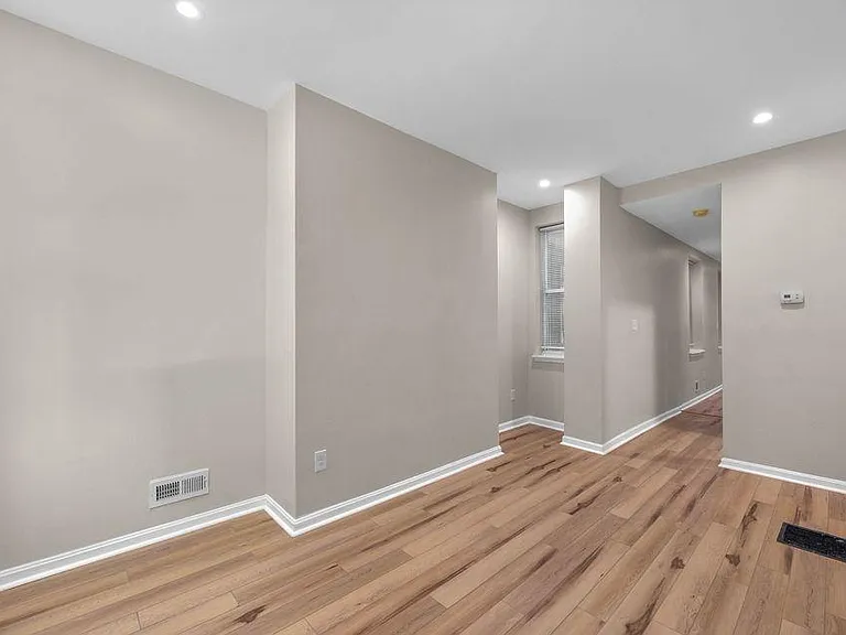 2042 E Fayette St — Photo 14