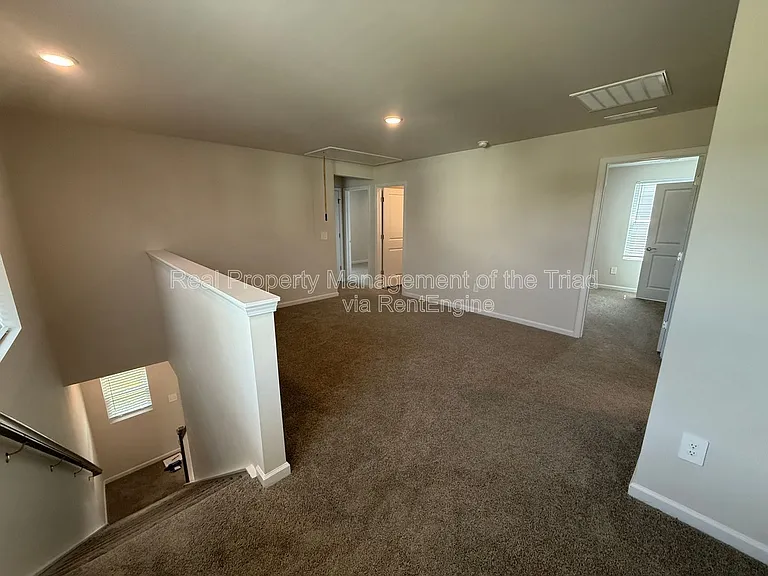 1915 Cherry Creek Rd — Photo 9
