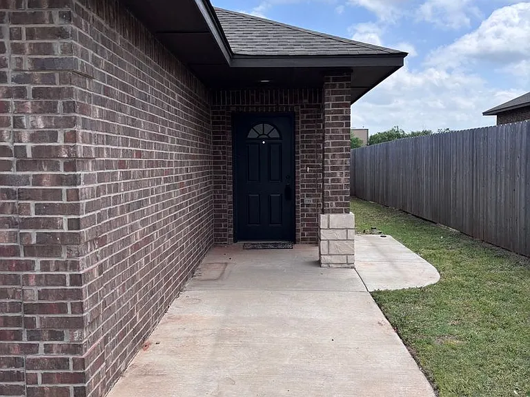 7520 Redbud Villa Ct #B — Photo 2