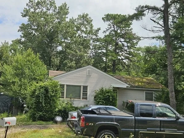 5 Morin Dr, Easthampton, MA 01027