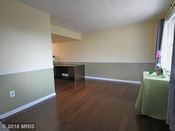 Living Room w/Hardwood Floors
