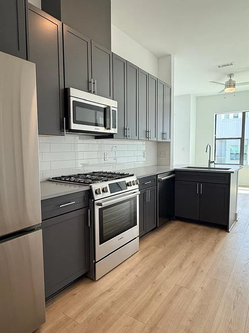2 bed, 2.0 bath, 925 sqft, $3,195 — Photo 3