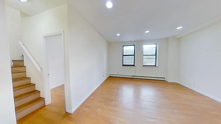 Rented by SAFEGUARD REALTY PARTNERS LLC | media 22