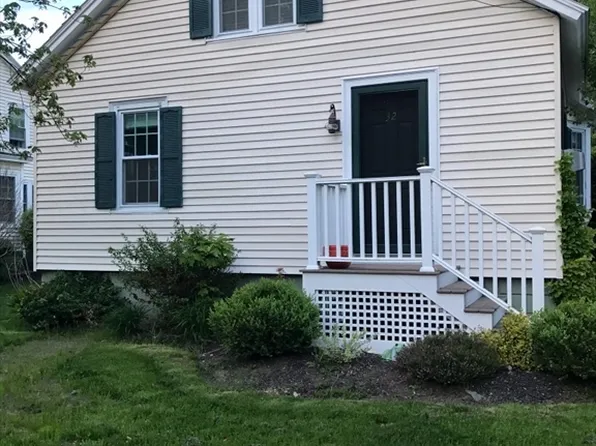 32 Hillside Ave, Amesbury, MA 01913