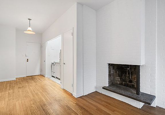 4th image of 211 E 60th St APT D4