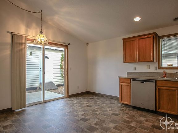 4th image of 9008 NE 91st St