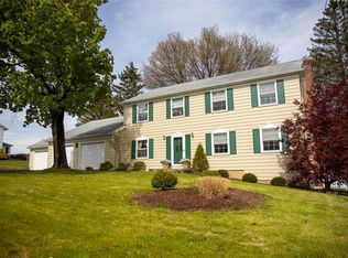 20 Pembroke Dr, Endicott, NY 13760