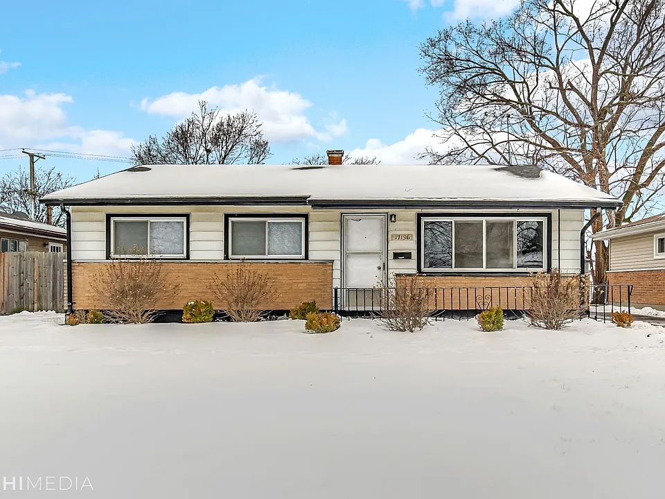 17136 Walter St