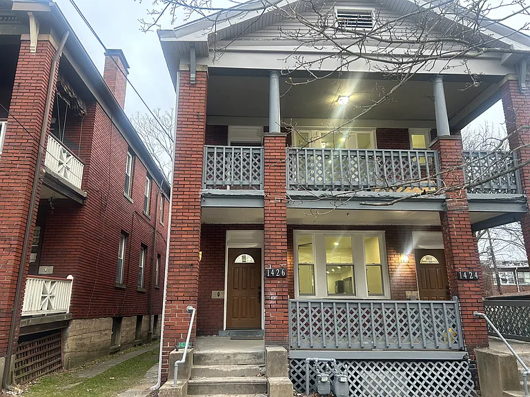 1424-1426 Barnsdale St — Photo 1