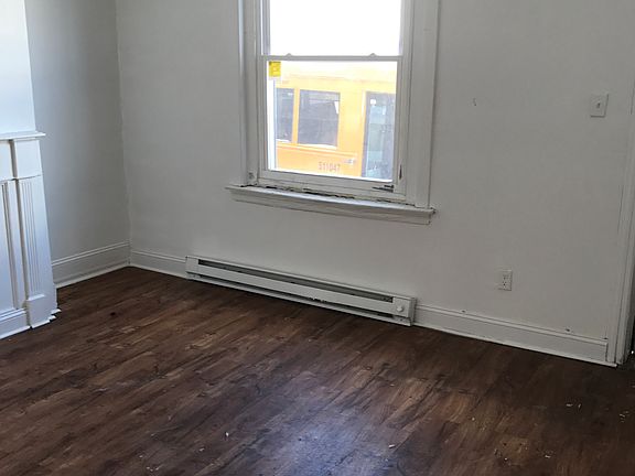 3rd image of 430 W Courtland St #House