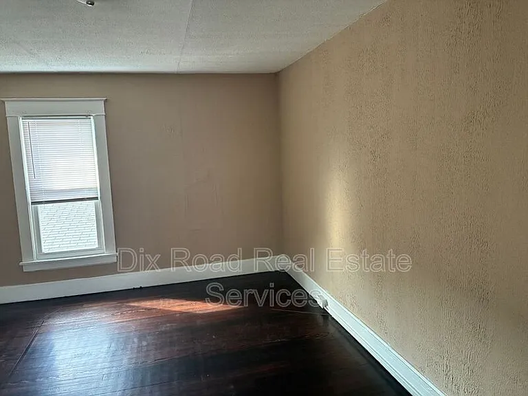 1002 Auburn St #2 — Photo 6