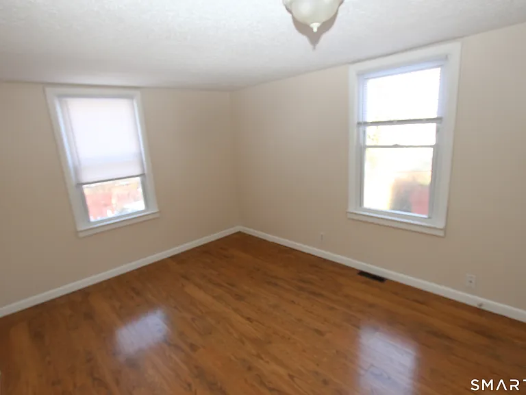 24 Brook St — Photo 6