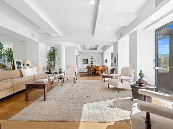 450 East 52nd Street image 1 of 15