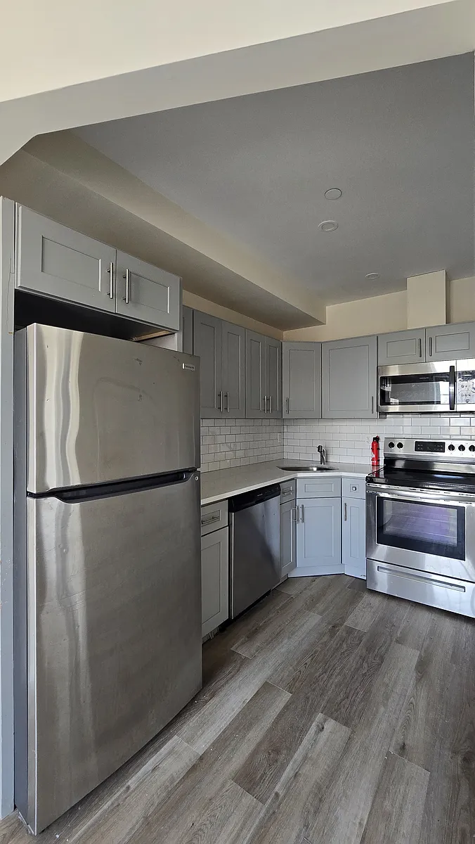 Building Photo - 37-28 104th St #4F