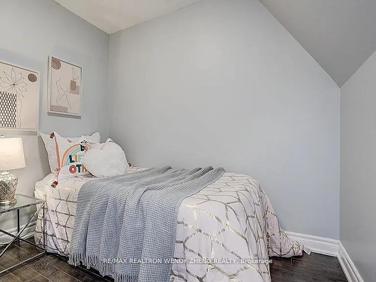245 Montrose Ave #UPPER — Photo 21