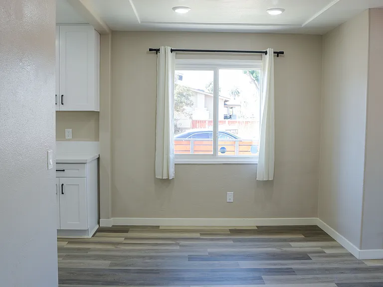 4481 Dwight St — Photo 16