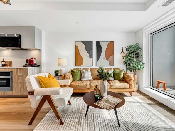 8 Cedarland Dr #1115, Markham, ON L6G 1E3