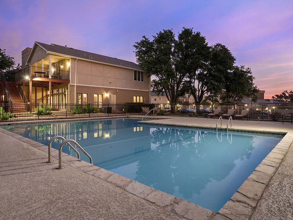 Pool at Chevy Chase in Austin, TX